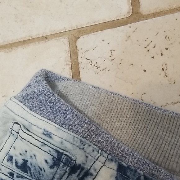 Shorts - Picture 4 of 4